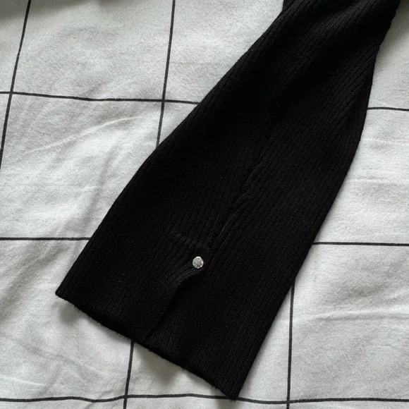 Mock-Neck Ribbed Long-Sleeve - Picture 4 of 6